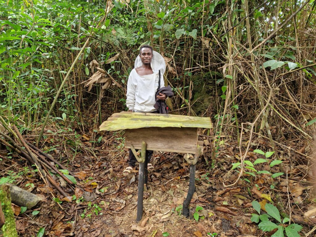 Apiculteur 1 :Réné Mabondo:Muyiku:28 05 2023