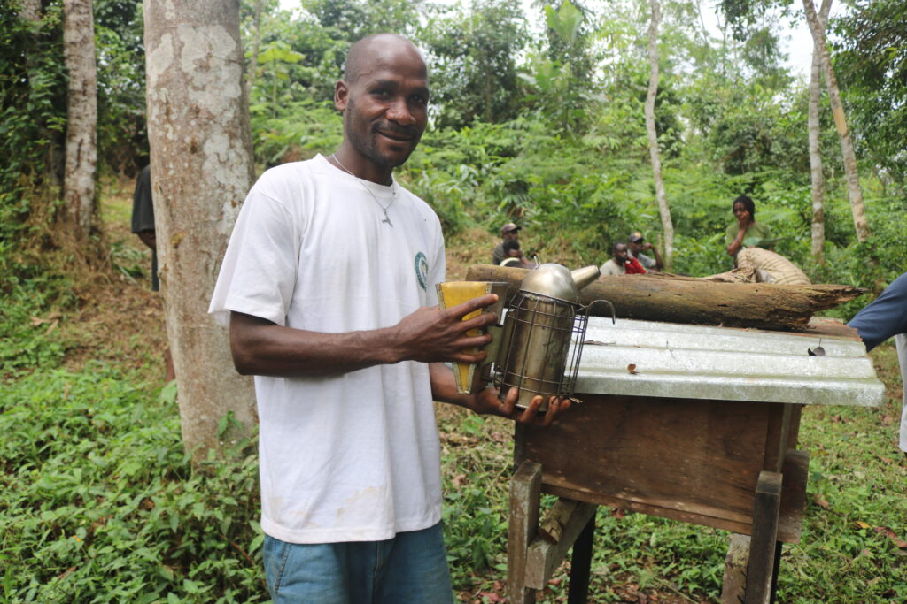 Apiculteur:RENE Mabondo:plantation:Muyiku:27 01 2023,