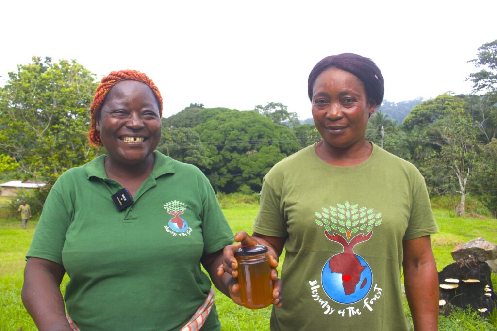 Bernadette Moussavou:Pelagie Pao:apicultrices:Diambu Ghamangu:Mamienguè:28 05 2024