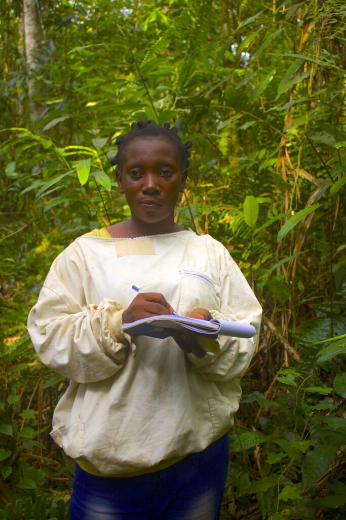 Carine Badolo:apicultrice-Réné Mabondo:Muyiku-23 05 2024 - copie