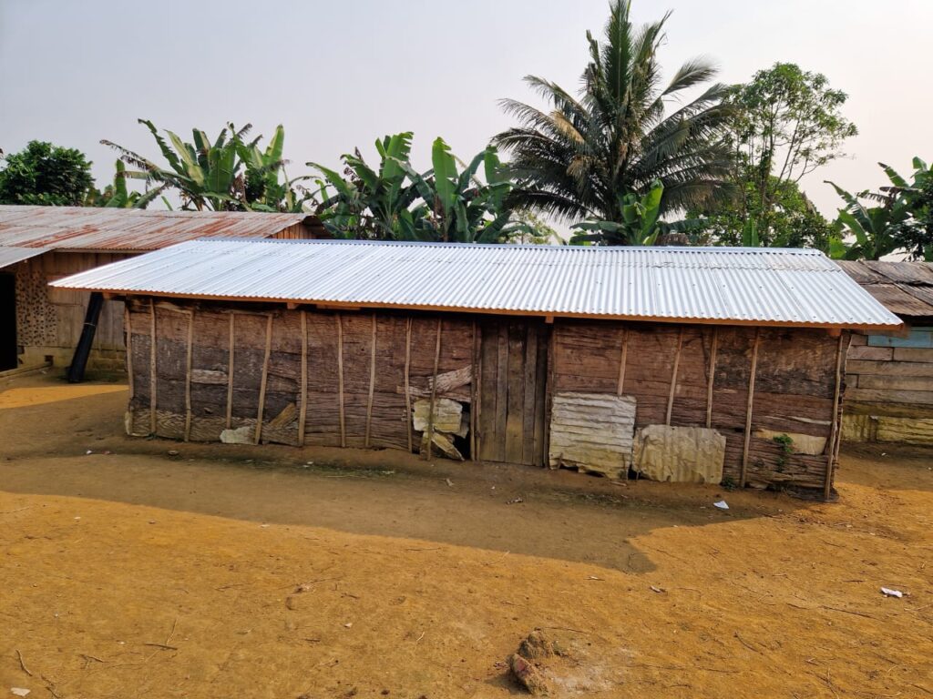Case avec nouveau toit 3 : Rene Mabondo : Muyiku : 13 07 2023
