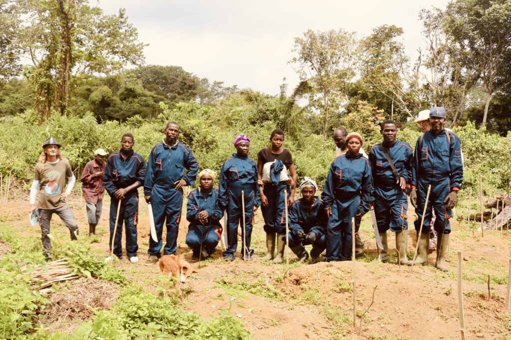 Photo de groupe :Opango Motsi:plantation iboga:St Martin:23 04 2022.
