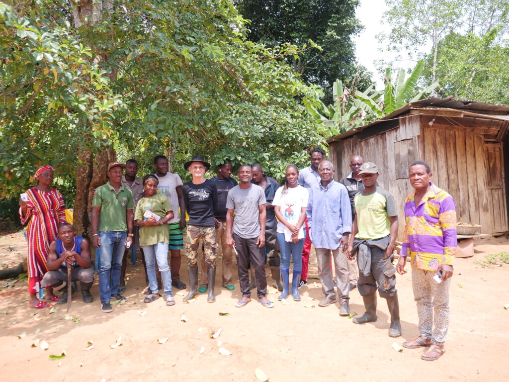 Photo de groupe:Diambu Ghamangu:Muyissi:BOTF-Gabon:Mamièngué:28 02 2025:.JPG