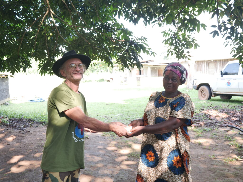 Rudy Déclercq-BOTF-Gabon:Florentine Bony-trésorière-Cacum:Rémise d'argent:Mandilou:27 02 2025